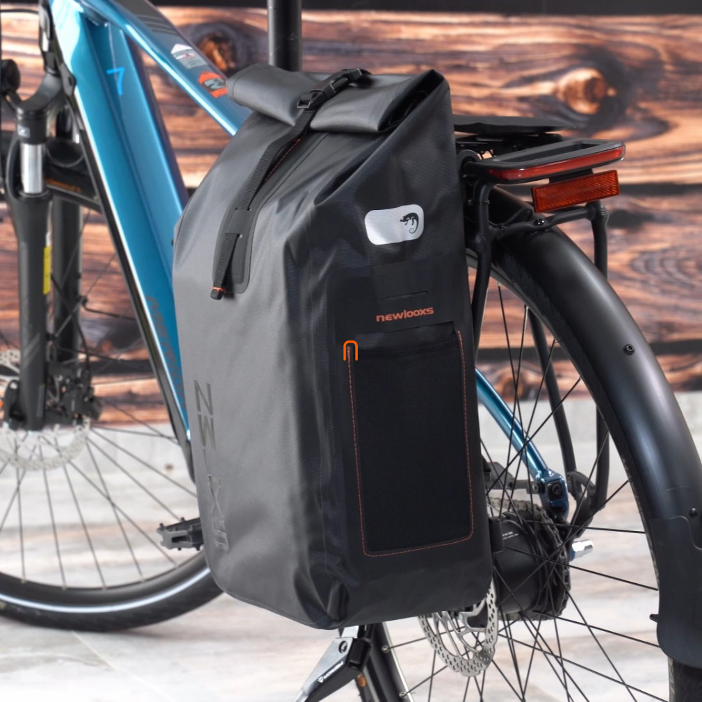 Geantă pentru bicicletă/rucsac pentru suporturi Racktime, negru, 22 l, 29 x 50 x 15 cm (Varo)