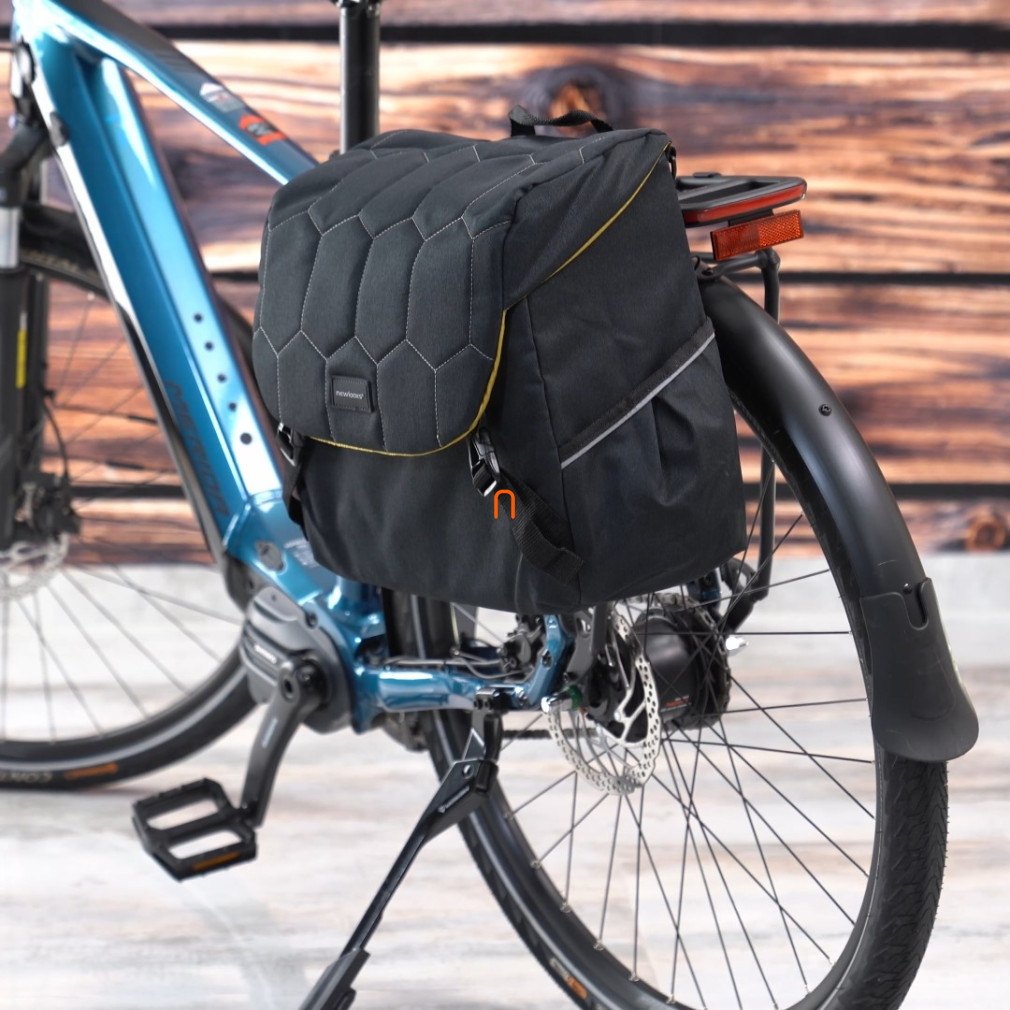 Geantă pentru bicicletă/geantă de umăr, neagră, 18,5 L, 36 x 32 x 16 cm (matlasată)