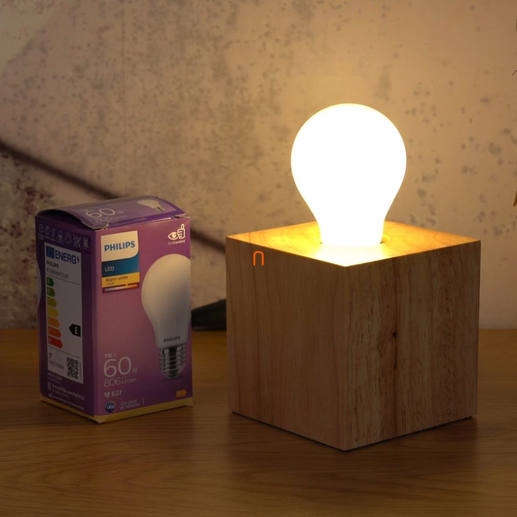 Philips E27 LED opal 7W 806lm 2700K alb cald 300° - înlocuiește becul de 60W
