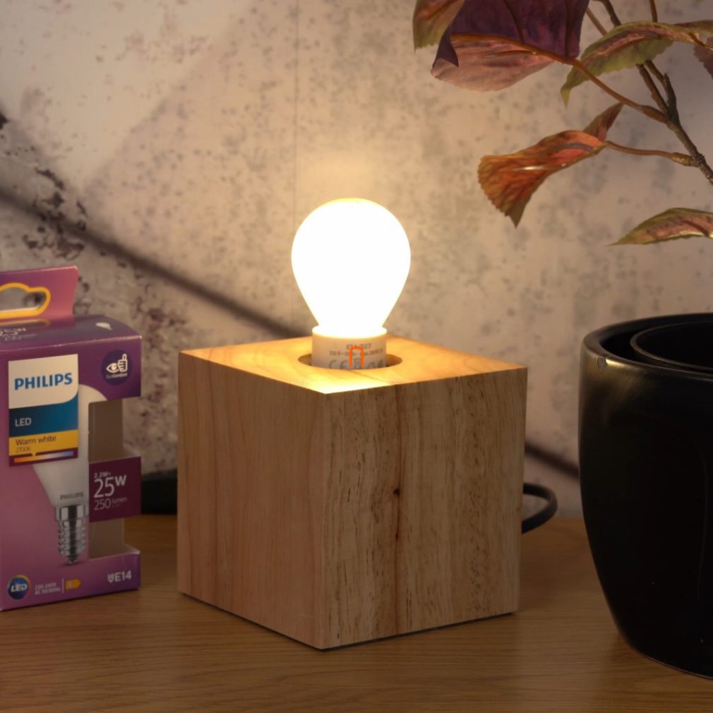 Philips E14 LED 2,2W 250lm 2700K alb cald opal globule - înlocuiește becul incandescent de 25W