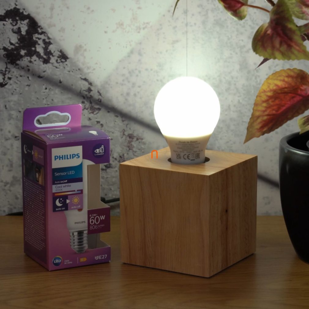 Philips E27 LED 6,5W 806lm 4000K alb rece, cu senzor de lumină auto on/off - înlocuiește becurile de 60W