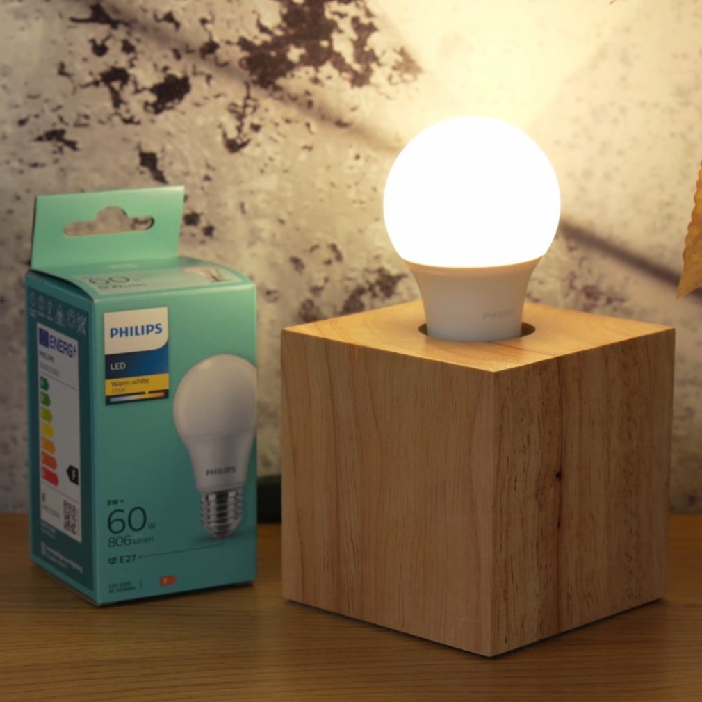 Philips E27 LED 8W 806lm 2700K alb cald 180° - înlocuiește becul de 60W