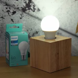   Philips E27 LED, opal, 8 W, 806 lm, lumină albă rece - înlocuiește un bec de 60 W