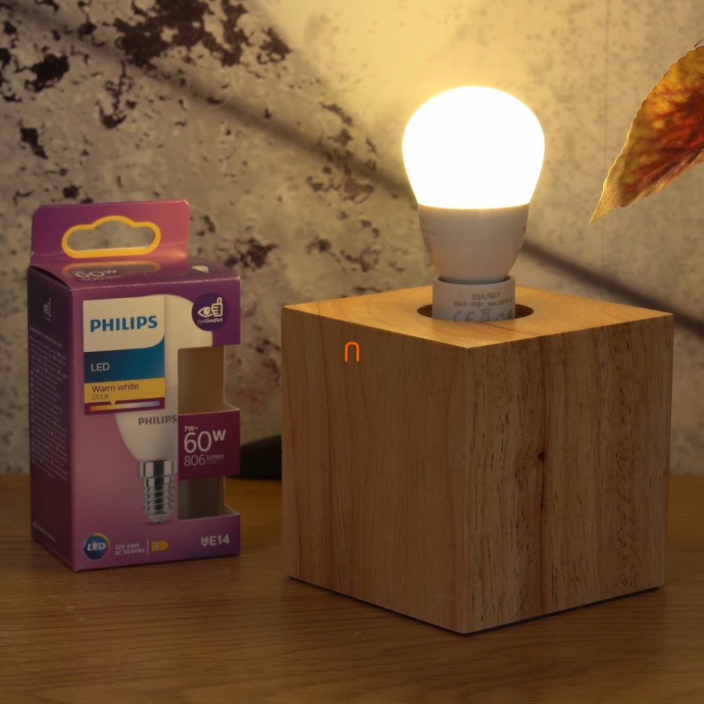 Philips E14 LED bulb 7W 806lm 2700K warm white - înlocuiește becurile de 60W