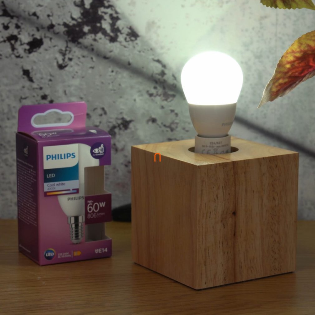 Philips E14 LED bulb 7W 806lm 4000K cool white - replaces 60W incandescent bulb