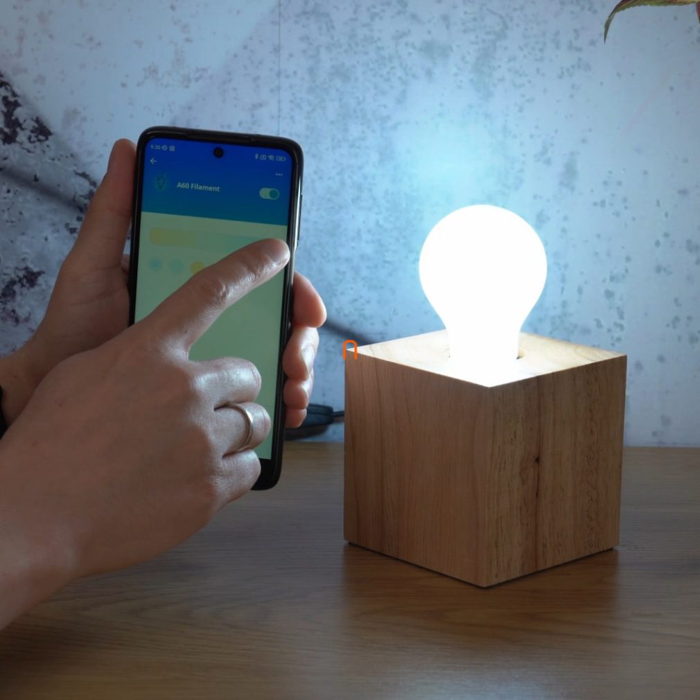 WiZ (Philips) bec LED inteligent E27, 2200-6500 K, înlocuiește becul de 60W