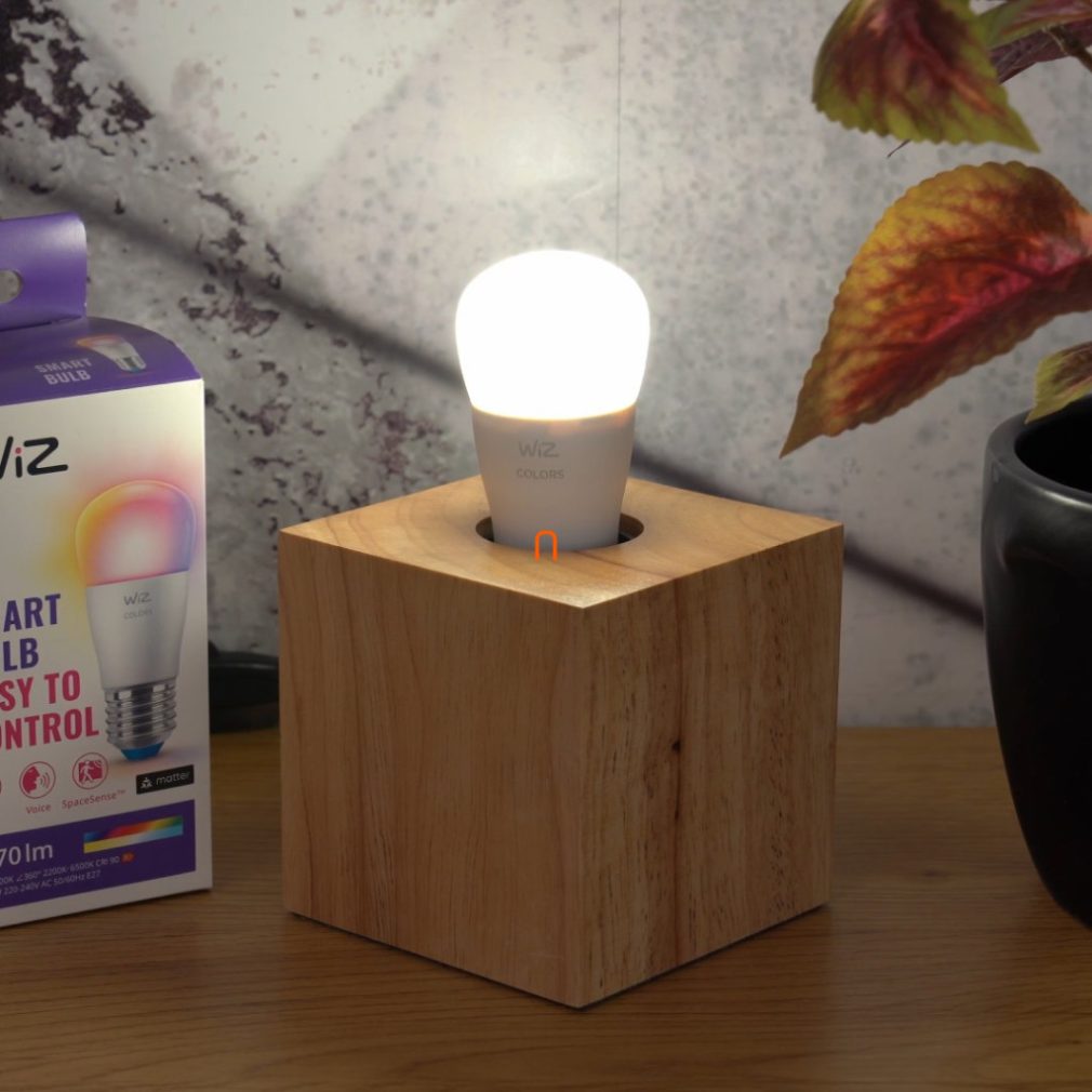 WiZ inteligent E27 LED, formă sferică mică 2200-6500 K, înlocuiește becul de 40 W (RGBW)