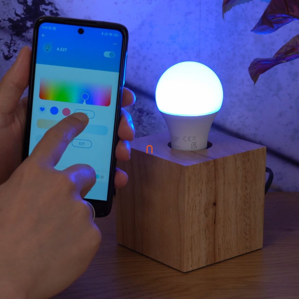 WiZ inteligent E27 LED, 2200-6500 K, înlocuiește becul de 60W