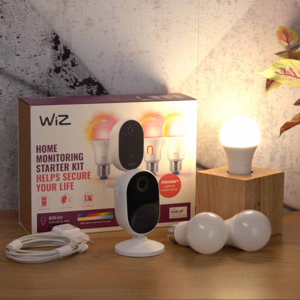 WiZ cameră inteligentă pentru interior cu 3 surse de lumină inteligente reglabile, 2200-6500 K, înlocuiește becuri de 60 W (RGBW)