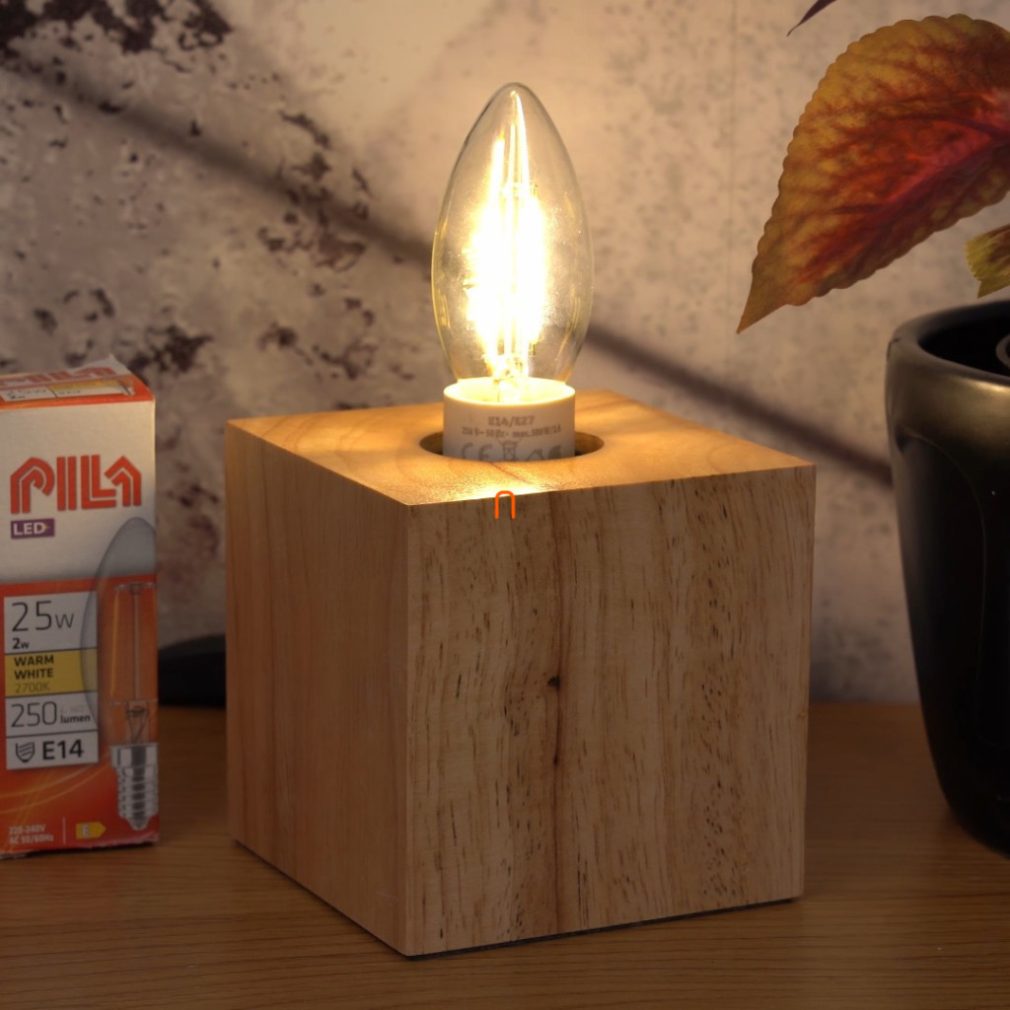 PILA (Philips) E14 LED 2W 250lm 2700K - înlocuiește becul incandescent de 25W